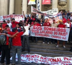 BOMBEIROS SUBLEVADOS POR SALÁRIOS DIGNOS E CONTRA A ARROGÂNCIA DO GOVERNO DO ESTADO